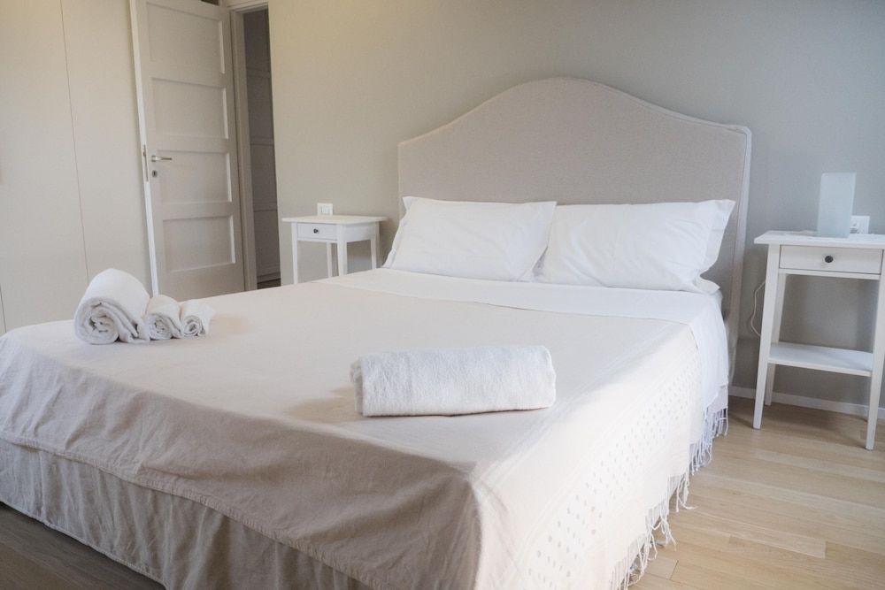 undefined Piazza dei Tribunali 3