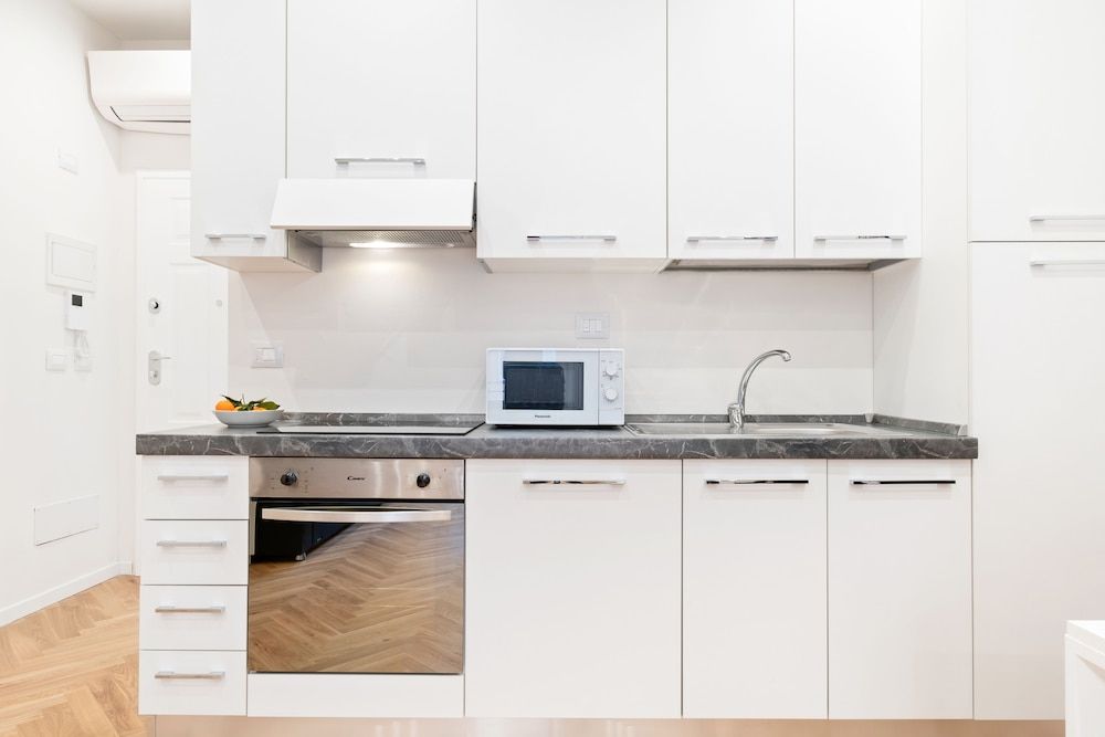 Monolocale tra Piazza del Nettuno e le Due Torri Studio 5