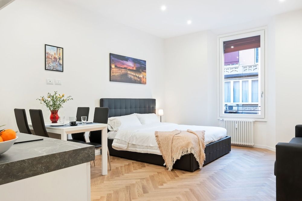 Monolocale tra Piazza del Nettuno e le Due Torri Studio 6