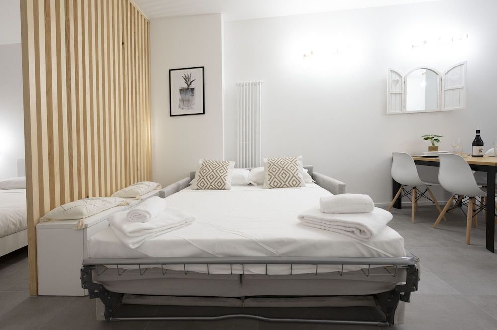 undefined GetTheKey Lenzi Suites 9