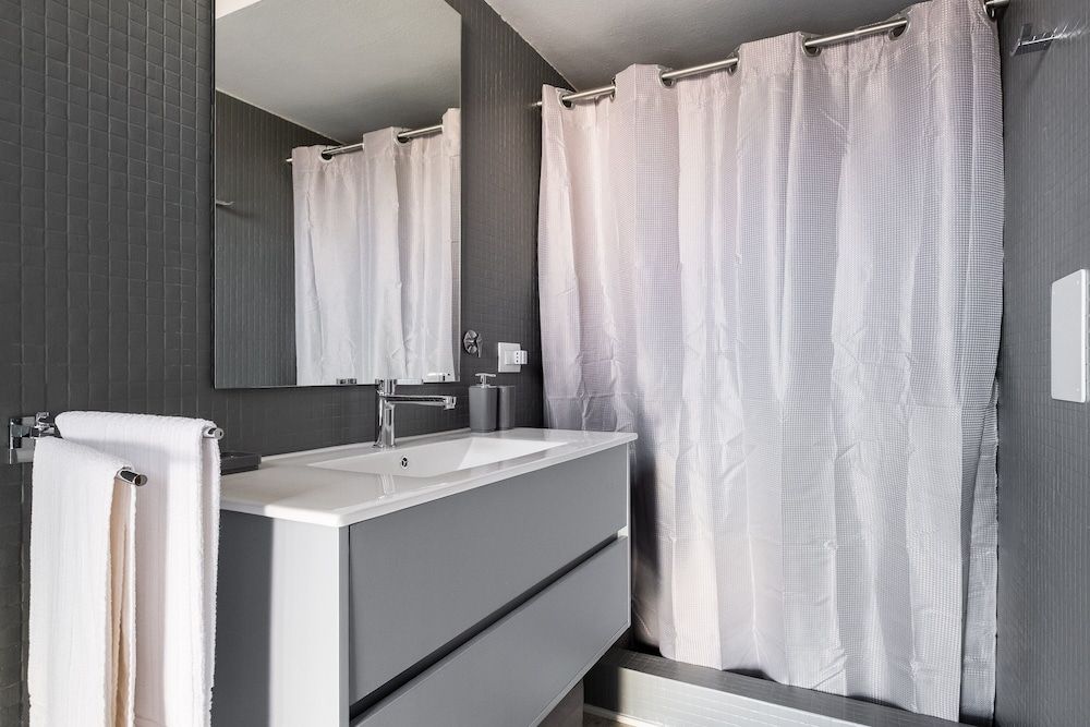 Tagliacozzi Suite Condo, Ensuite 18