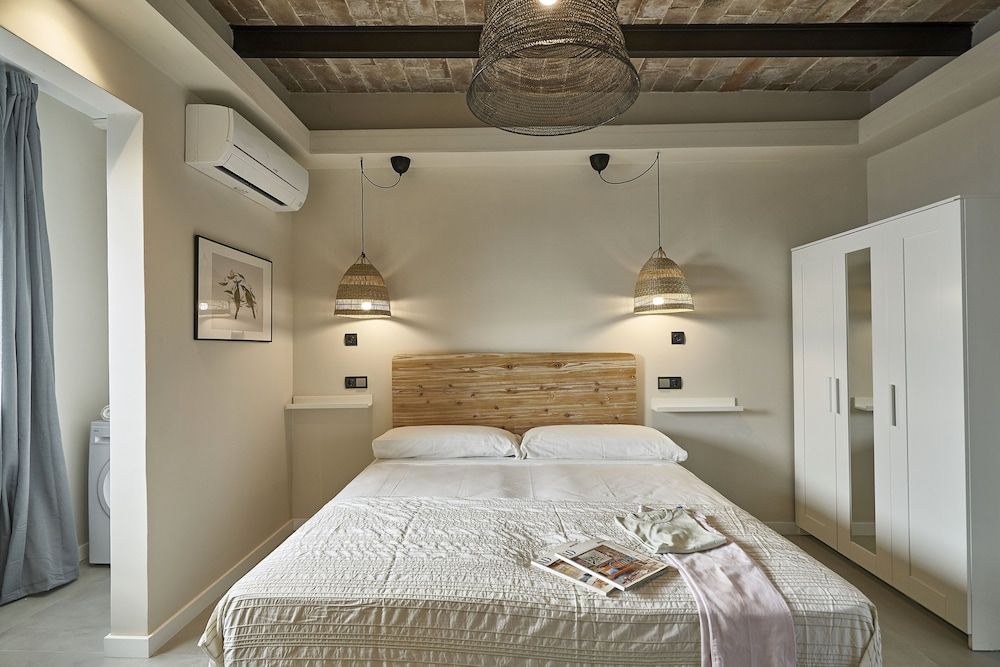 AinB Eixample Miró Apartments Deluxe Apartment 3