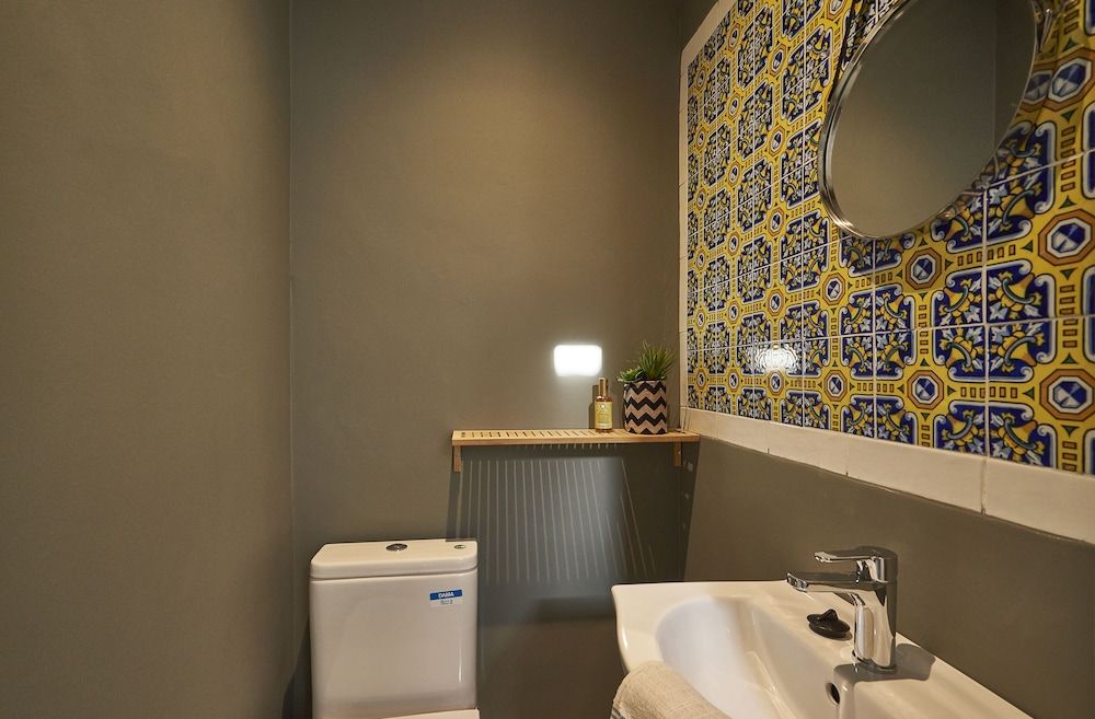 AinB Eixample Miró Apartments Deluxe Apartment 12