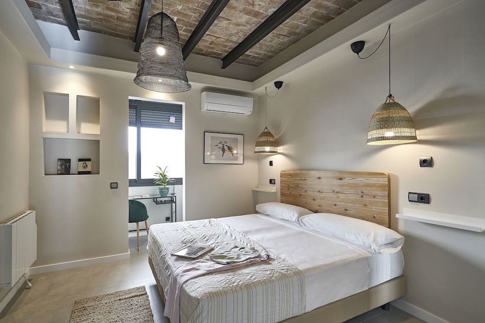 AinB Eixample Miró Apartments Deluxe Apartment 4