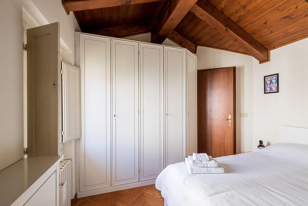 undefined Appartamento a due Passi Dalle Torri by Wonderful Italy 7