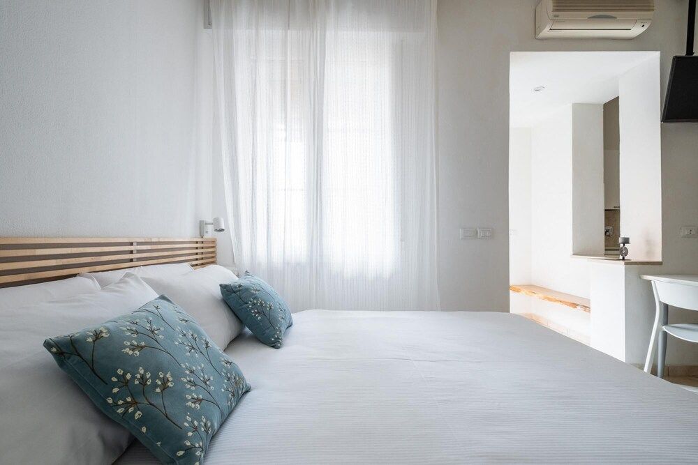 undefined Delia s Studio I in the City Center by Wonderful Italy 10