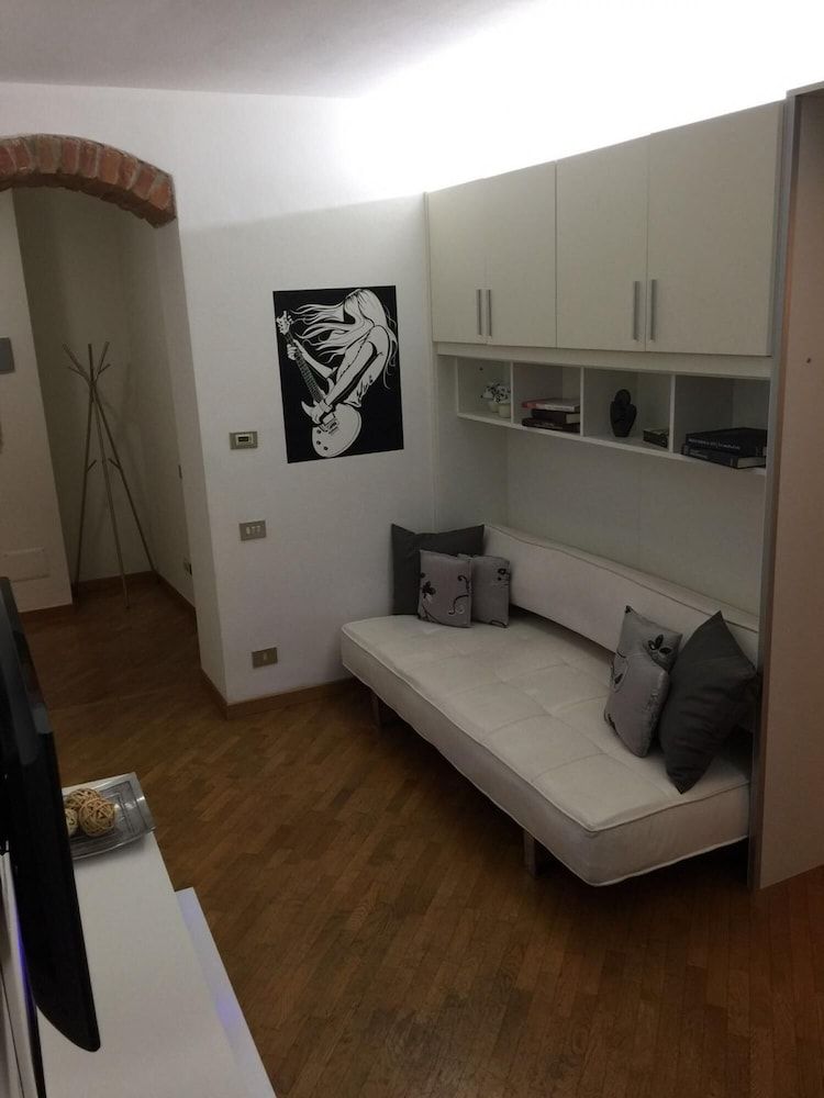 undefined Emilia Levante Musica 10