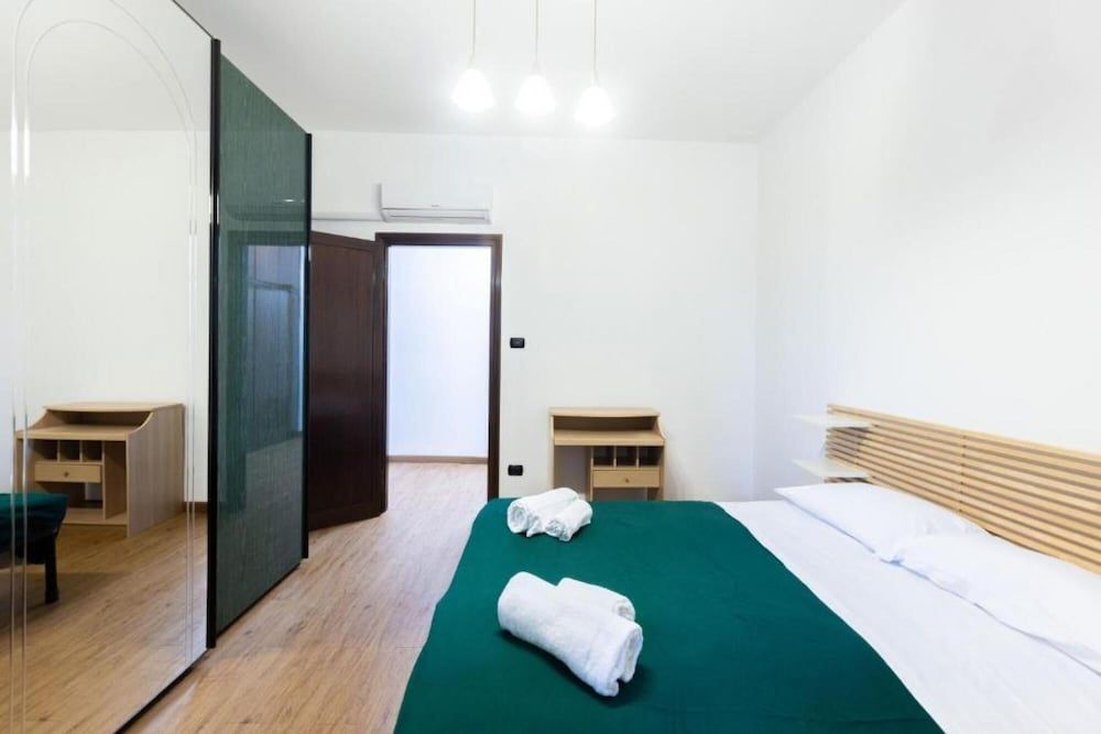 undefined Lame - Shortholidays 3