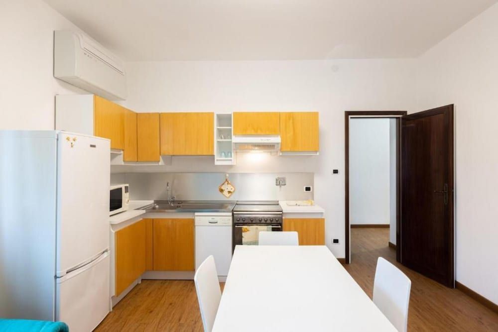 undefined Lame - Shortholidays 8