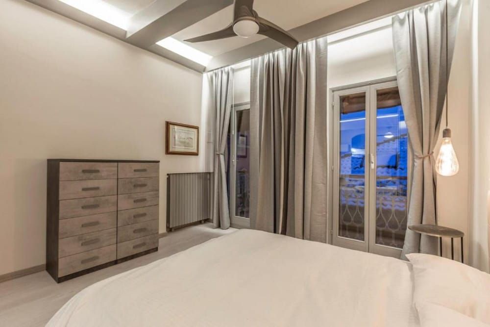 undefined Futura - Shortholidays 5