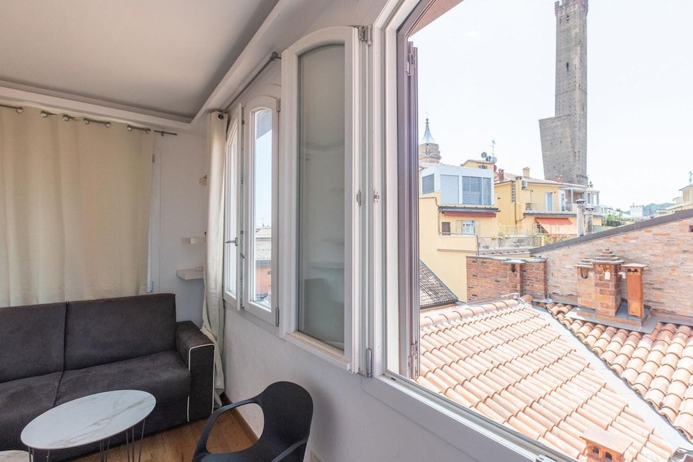 undefined Asinelli in Bologna With 1 Bedrooms and 1 Bathrooms 5