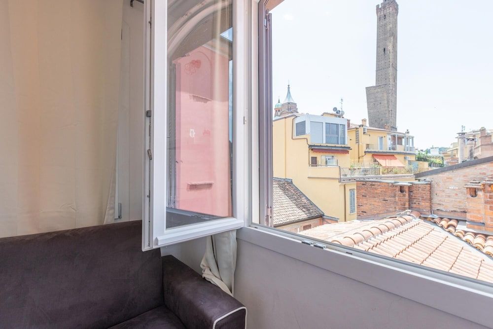 undefined Asinelli in Bologna With 1 Bedrooms and 1 Bathrooms 7