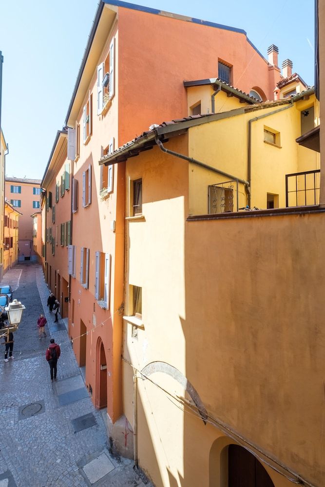 undefined Golden Suite by Studio Vita 6