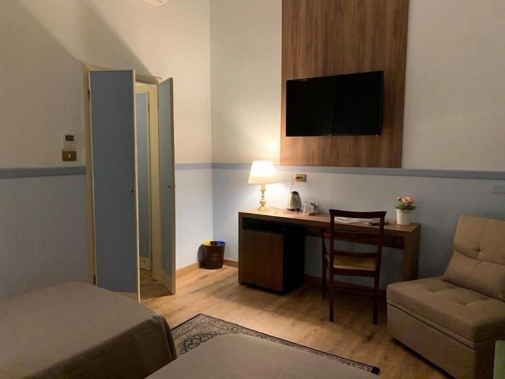 Hotel Roma Standard Twin Room 4