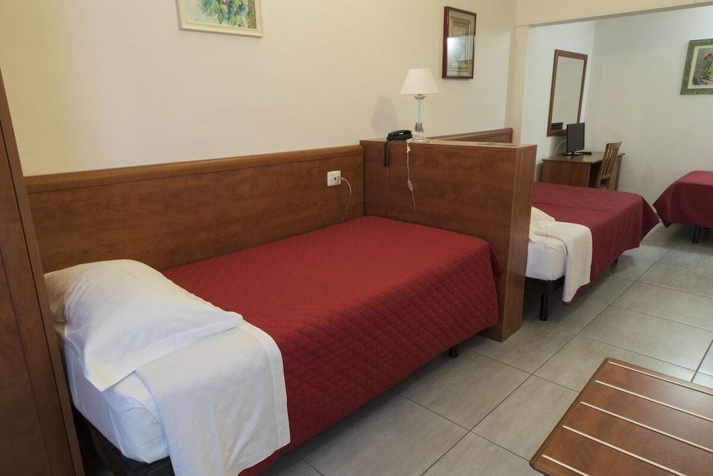 BuonHotel Bologna Centro Comfort Triple Room, Multiple Beds, Non Smoking 2