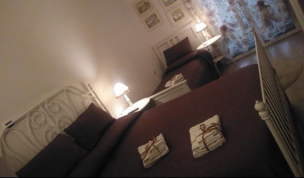 B&B San Vitale Triple Room, Ensuite 2