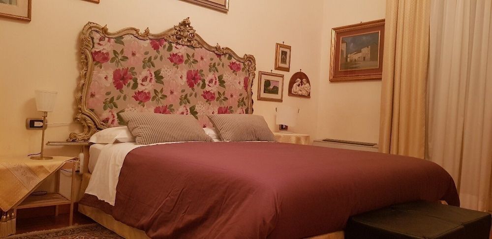 undefined B&B Gran Suite Piazza Maggiore 3