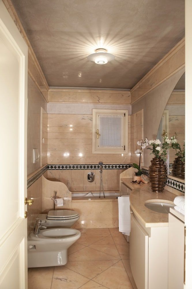 B&B Gran Suite Piazza Maggiore Double Room, Shared Bathroom (Due Torri) 3