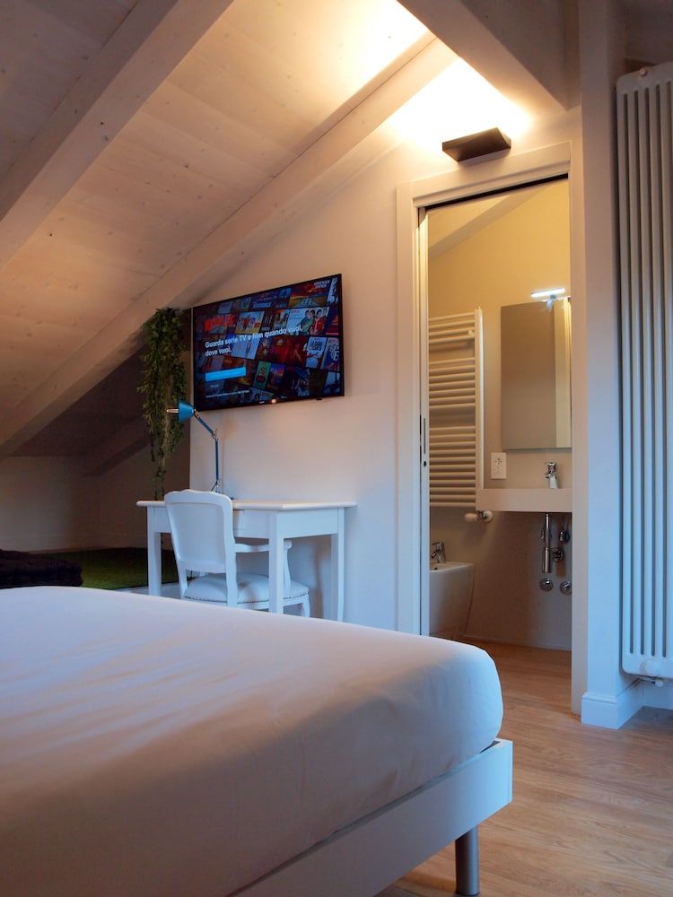 Cosmopolitan Central Rooms Design Room, Terrace, City View 5