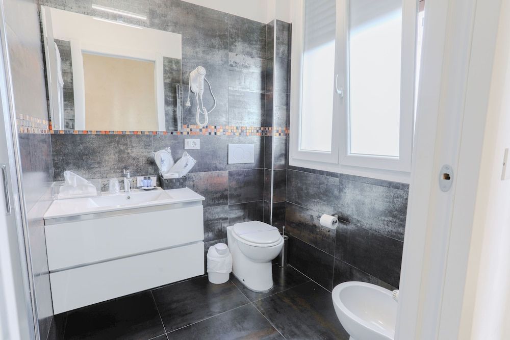 HolaBologna Double Room, Balcony (CAMERA 2) 8