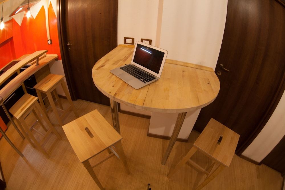 Guesthouse 4Roomz Basic Double Room, Shared Bathroom 5