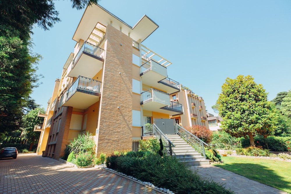 undefined Grand Central Room 8