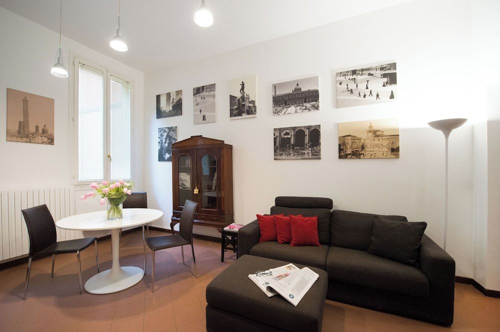 Phi Hotel Bologna Apartments Il Portico apartment 2