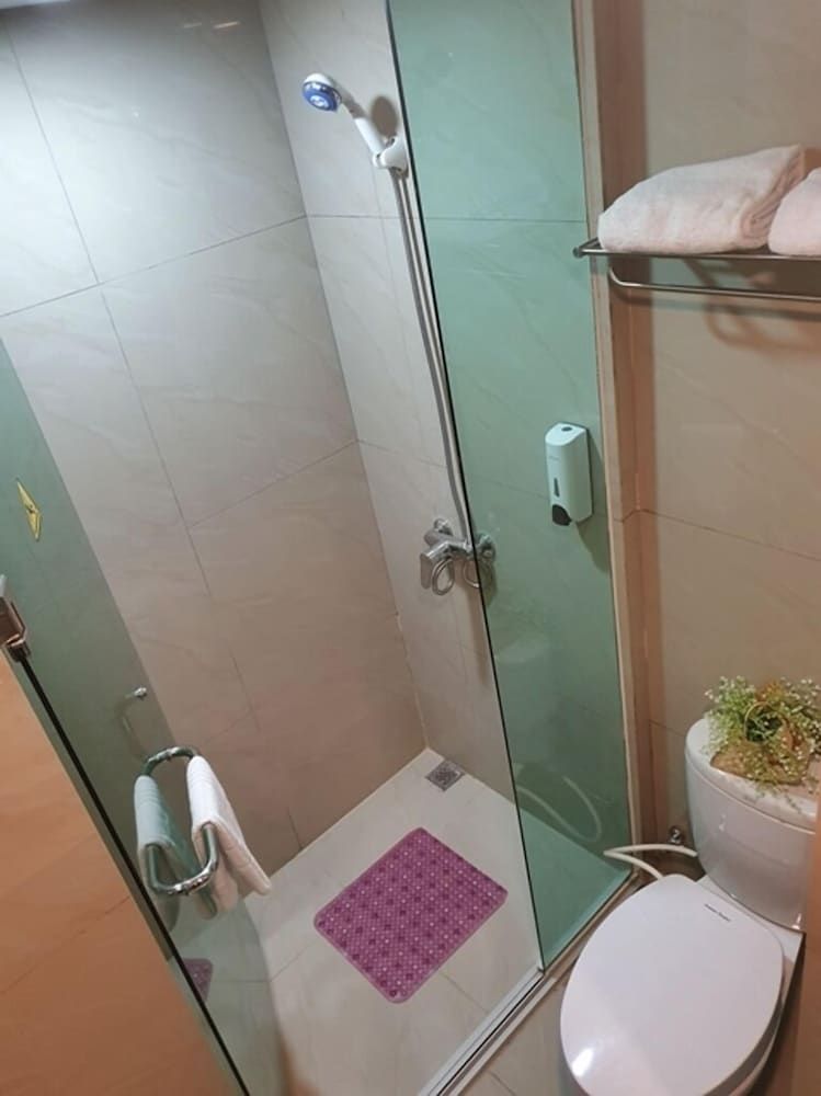 Win Premier Mangga Besar Superior Twin Room 4