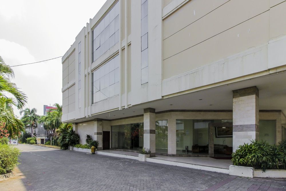 undefined RedDoorz Plus near GBK Senayan 9