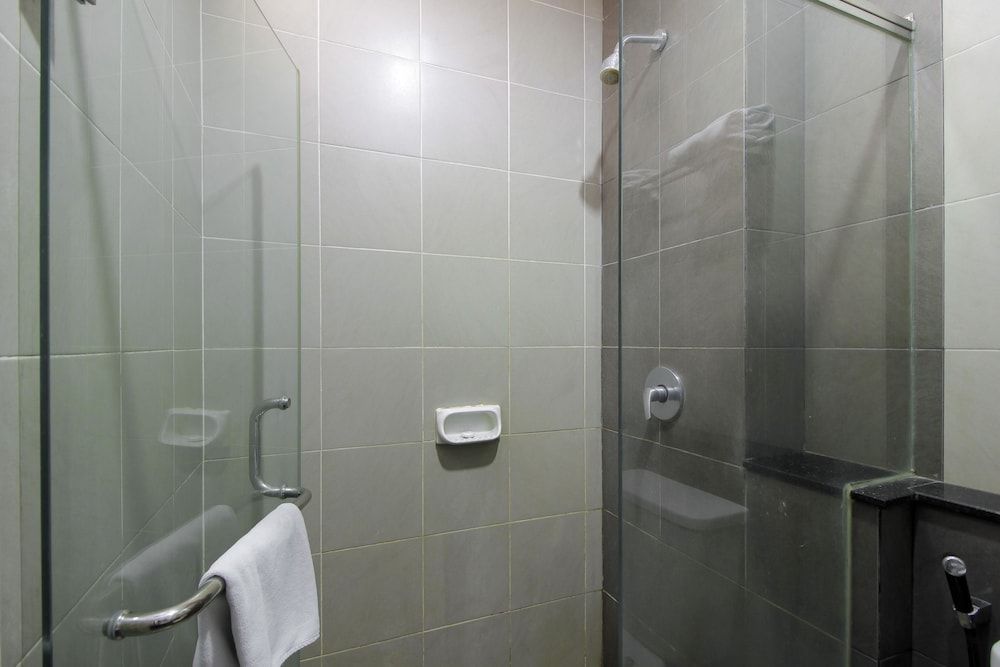 RedDoorz Plus near GBK Senayan Economy Room 5