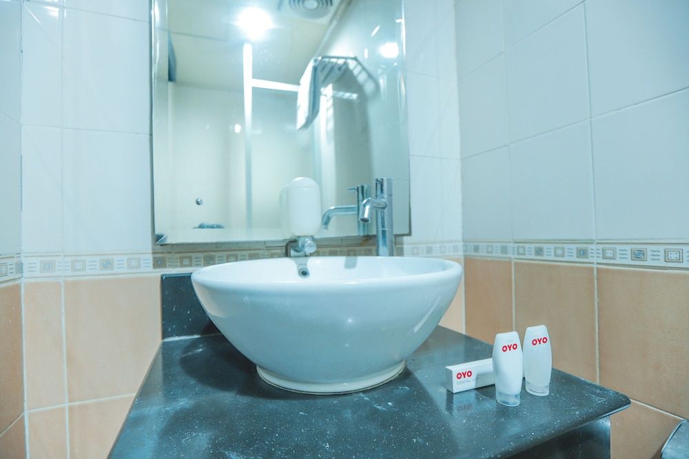 undefined OYO 180 Hotel Mirah 10