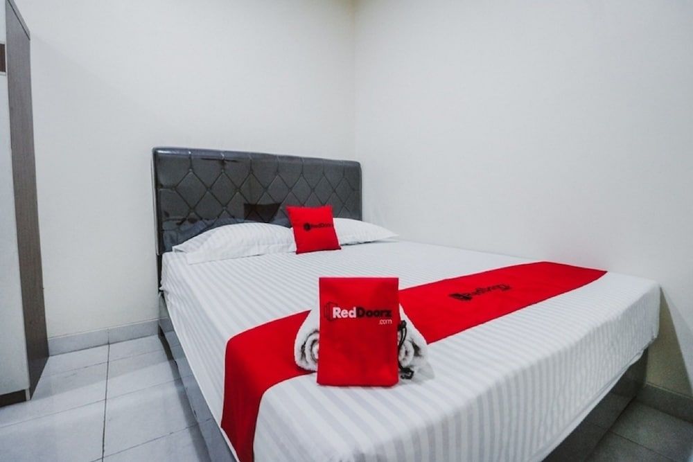 undefined RedDoorz Plus near Semanggi 2