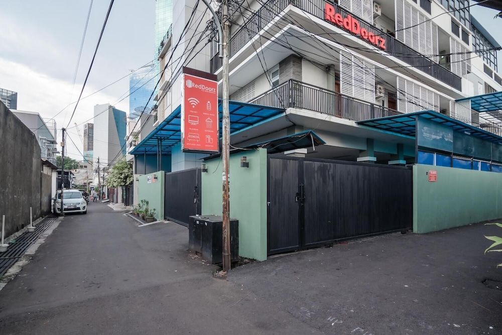 undefined RedDoorz Plus near Semanggi 4