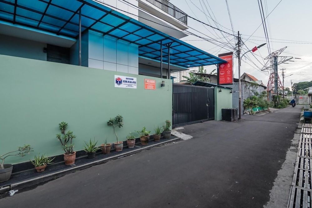 undefined RedDoorz Plus near Semanggi 5