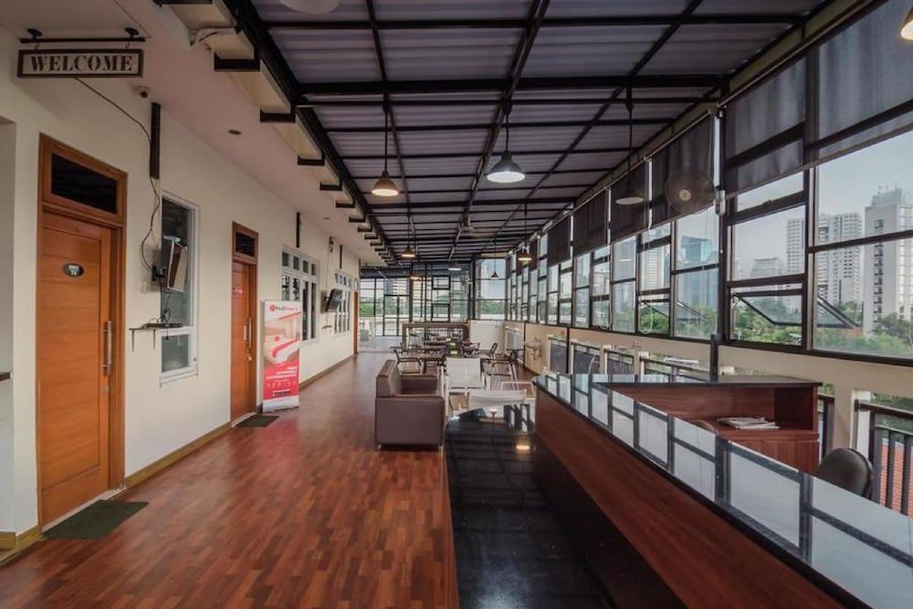 undefined RedDoorz Plus near Semanggi 8