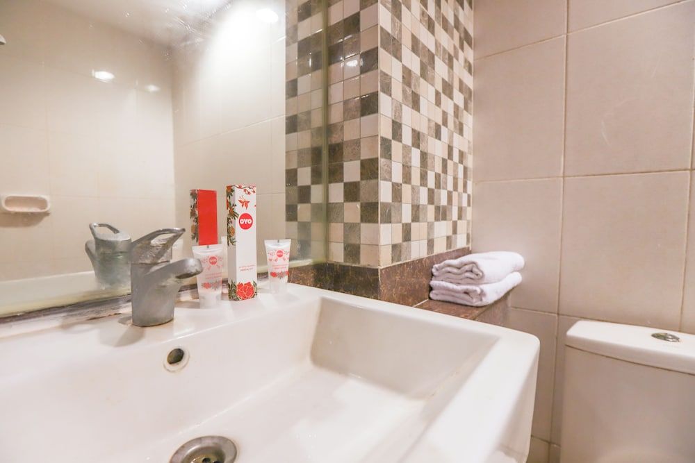 OYO 467 Penthouse Hotel Deluxe Double Room, 1 Double Bed, Non Smoking 7