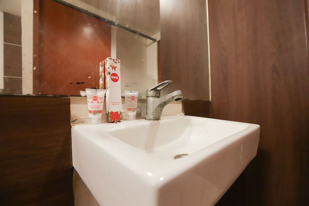 OYO 467 Penthouse Hotel Standard Double Room, 1 Double Bed, Non Smoking 6