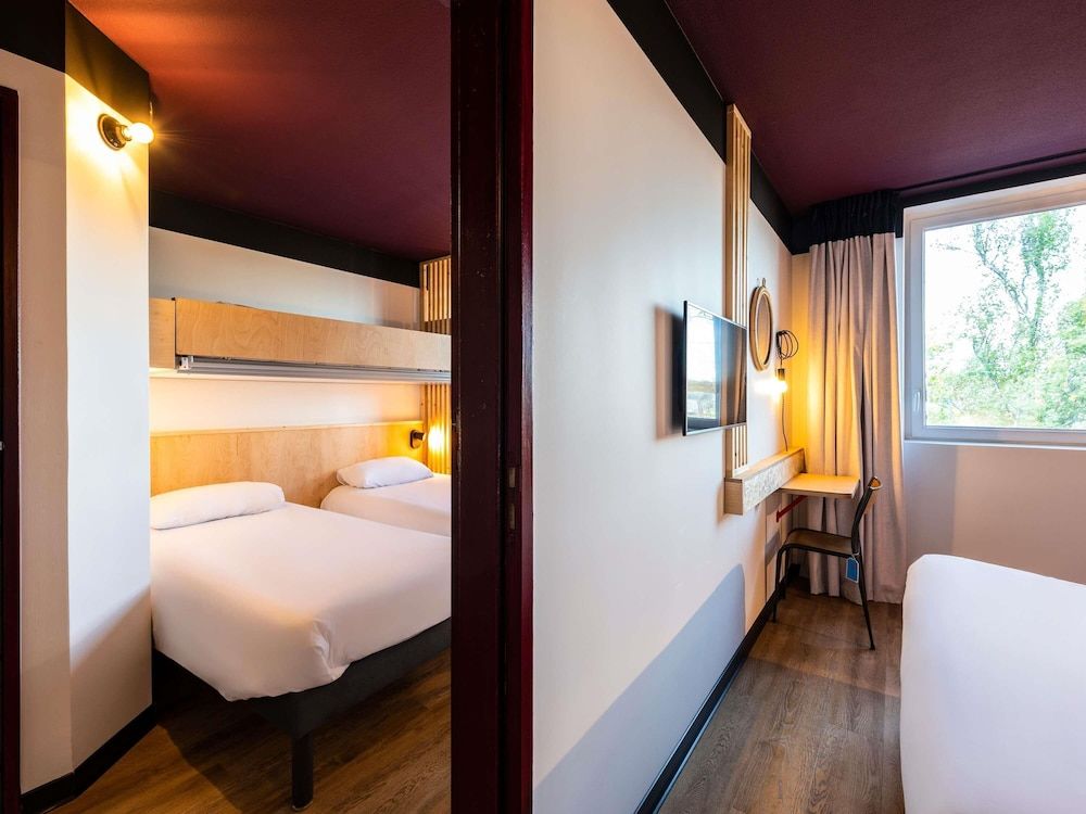 Room, Multiple Beds