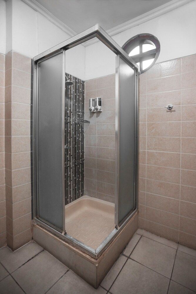 OYO 304 Griya Jogja Deluxe Single Room, 1 Twin Bed 8