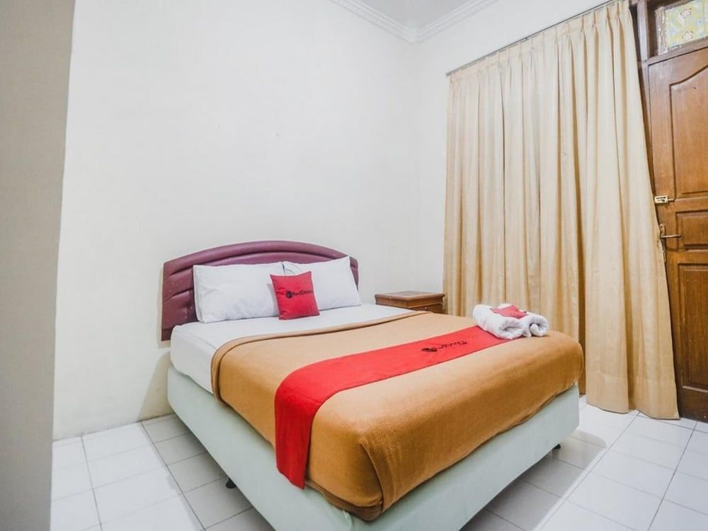 undefined RedDoorz near Lokasari Mangga Besar 7 5