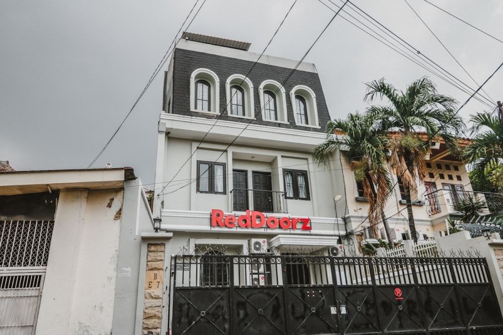 undefined RedDoorz Plus @ Radio Dalam 2 5