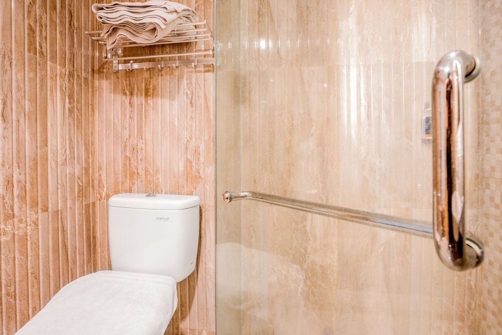 Collection O 7 Hotel Melawai Standard Double Room 6