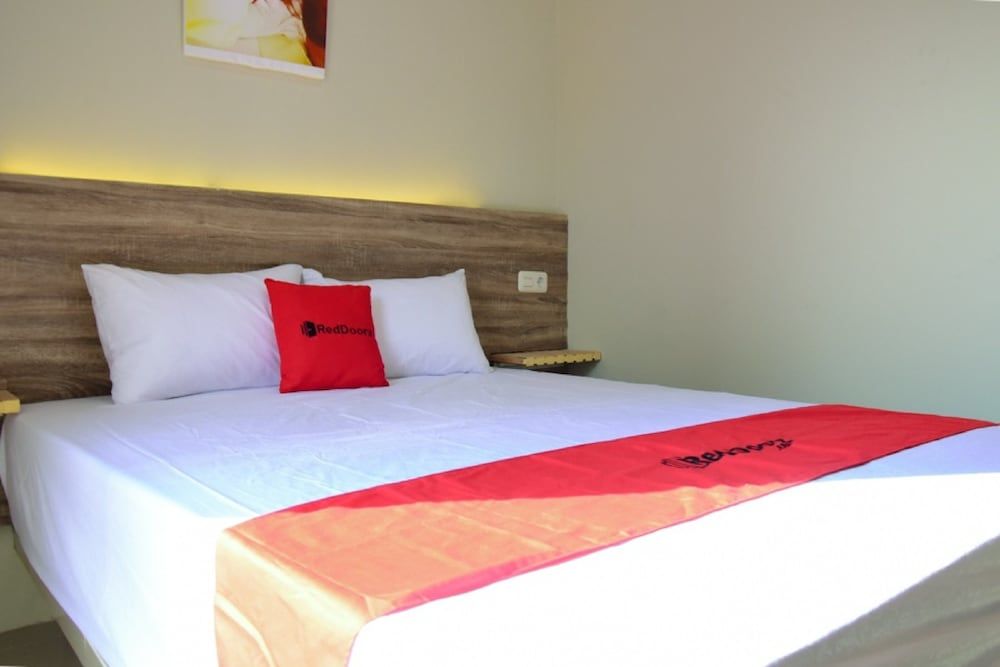 undefined RedDoorz near Mangga Dua Square 5