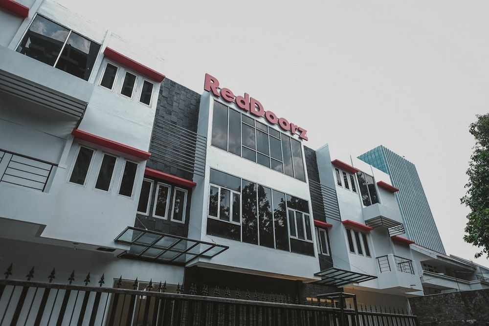 undefined RedDoorz Plus near Plaza Blok M 5