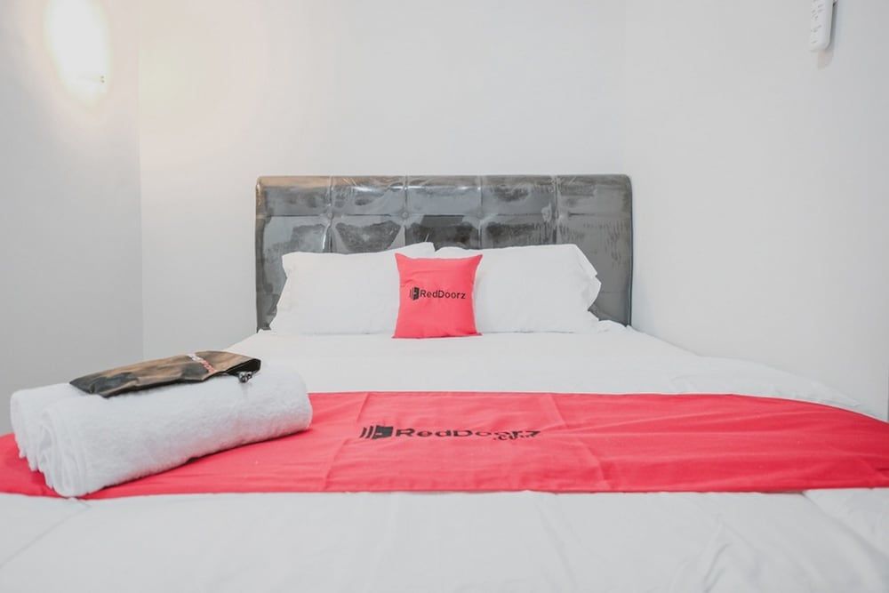 undefined RedDoorz Syariah near Siloam  Hospital Kebon Jeruk 6