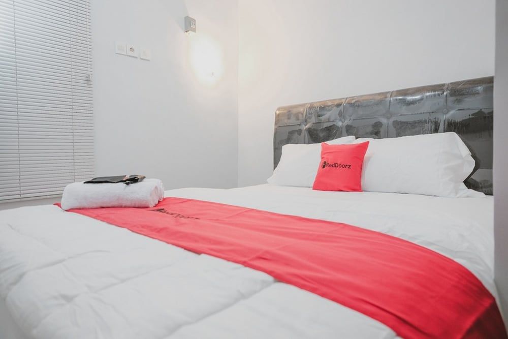 undefined RedDoorz Syariah near Siloam  Hospital Kebon Jeruk 7