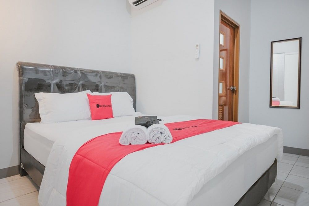 undefined RedDoorz Syariah near Siloam  Hospital Kebon Jeruk