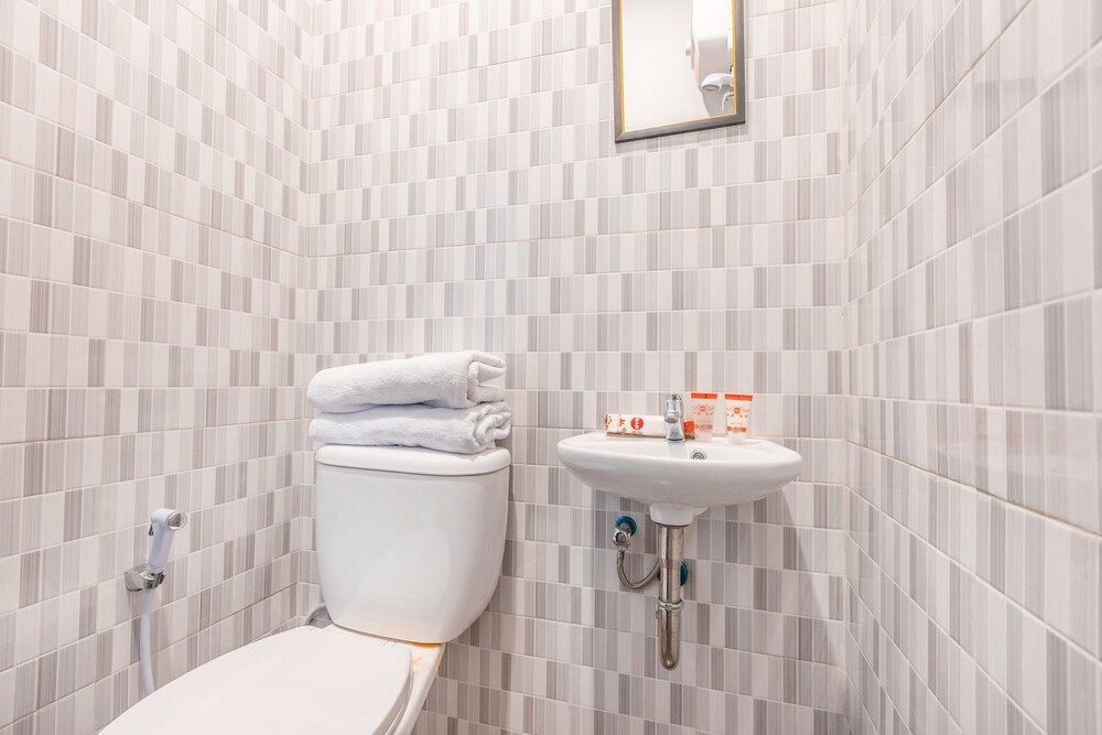 OYO 842 Arafuru Residence Standard Double Room 12