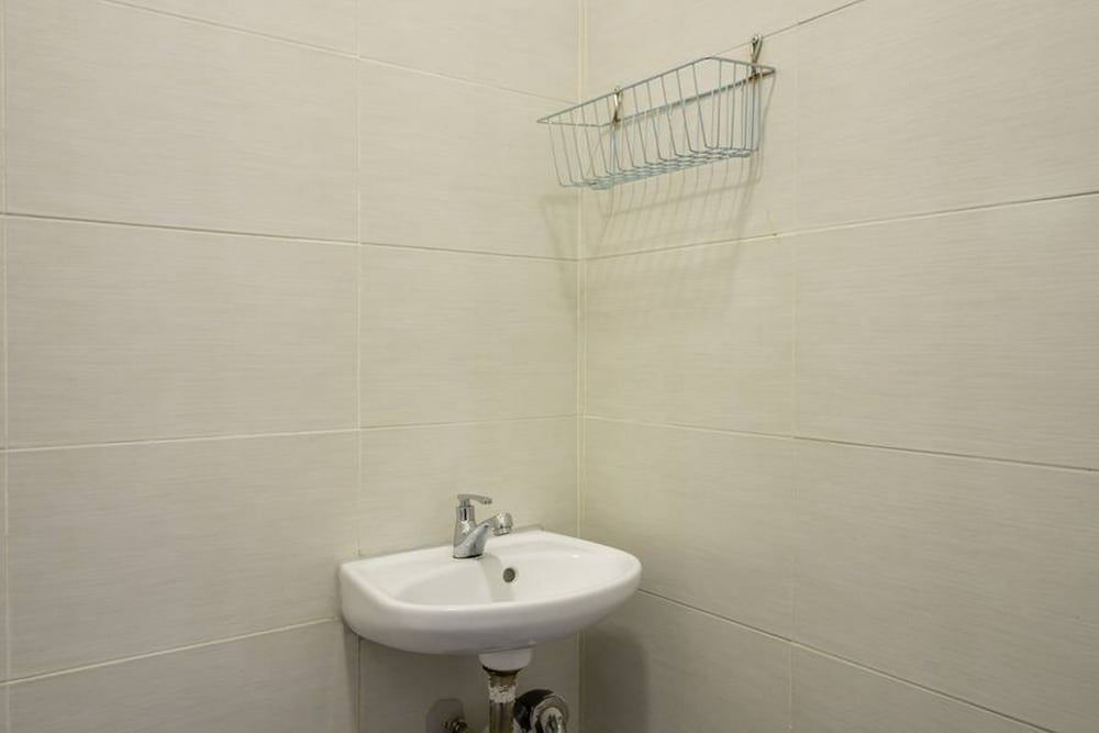 RedDoorz near Plaza Atrium Senen Double Room 9