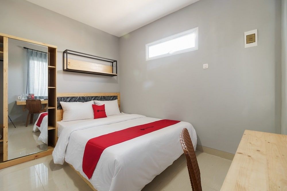 undefined RedDoorz near Plaza Atrium Senen 5